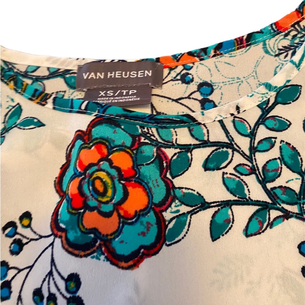 Van Heusen blouse - Picture 2 of 3